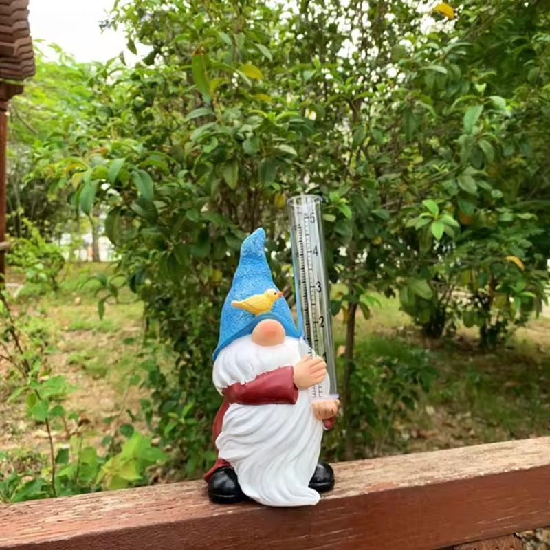 Soraya - Charmante Gartenzwerg-Statue mit Regenmesser aus Harz für bezaubernde Gartendekoration