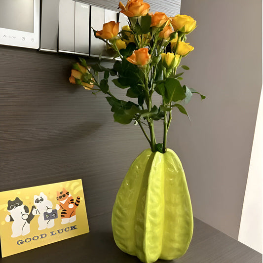 Nerithia - Handgemachte Keramik-Blumenvase im eleganten Sternfrucht-Design