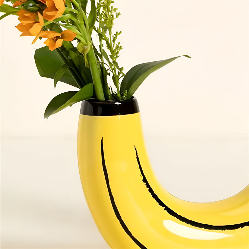 Seralith - Einzigartige moderne dekorative bananenförmige Vase für stilvolle Innenräume