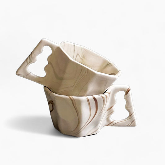 Oval geformte Tasse
