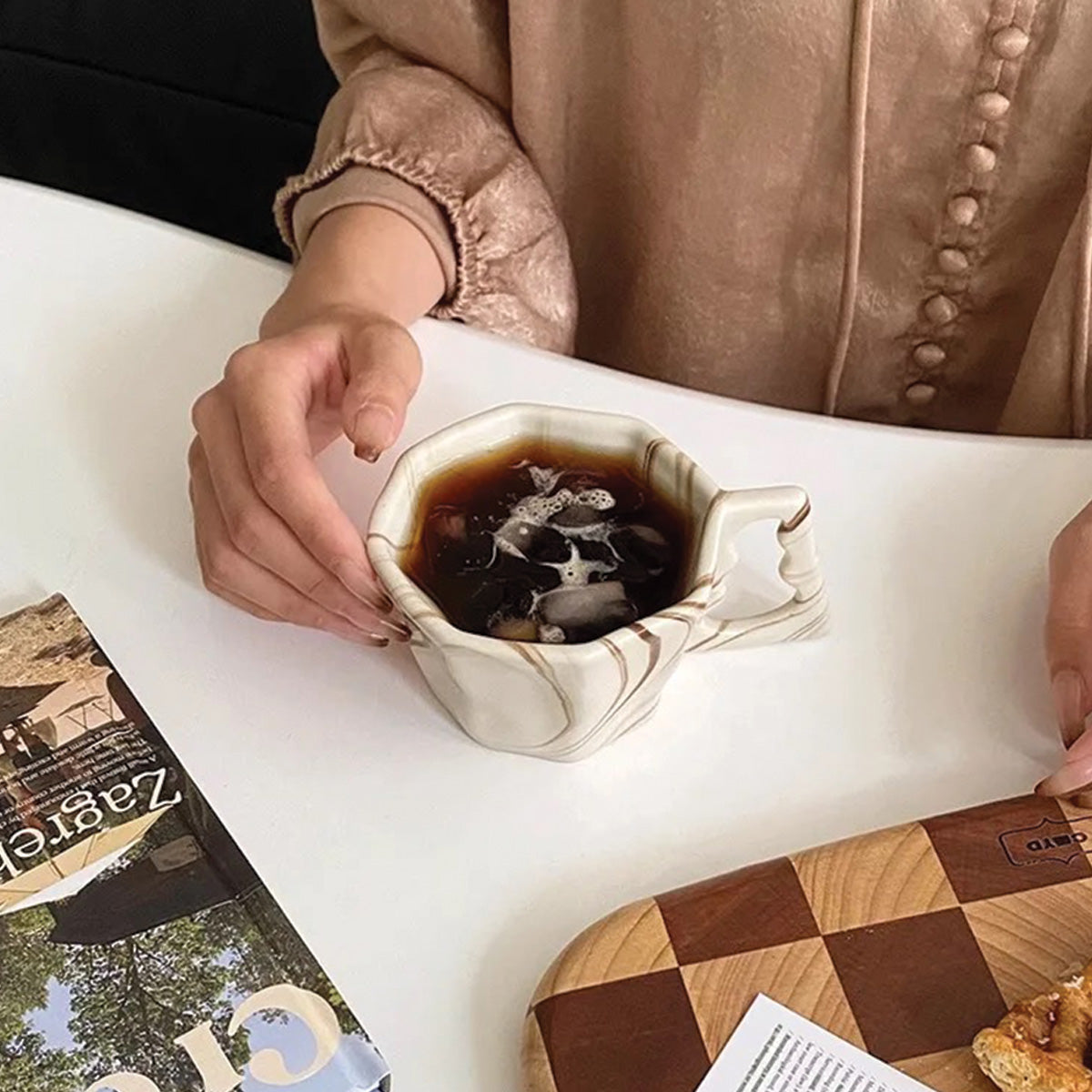 Oval geformte Tasse