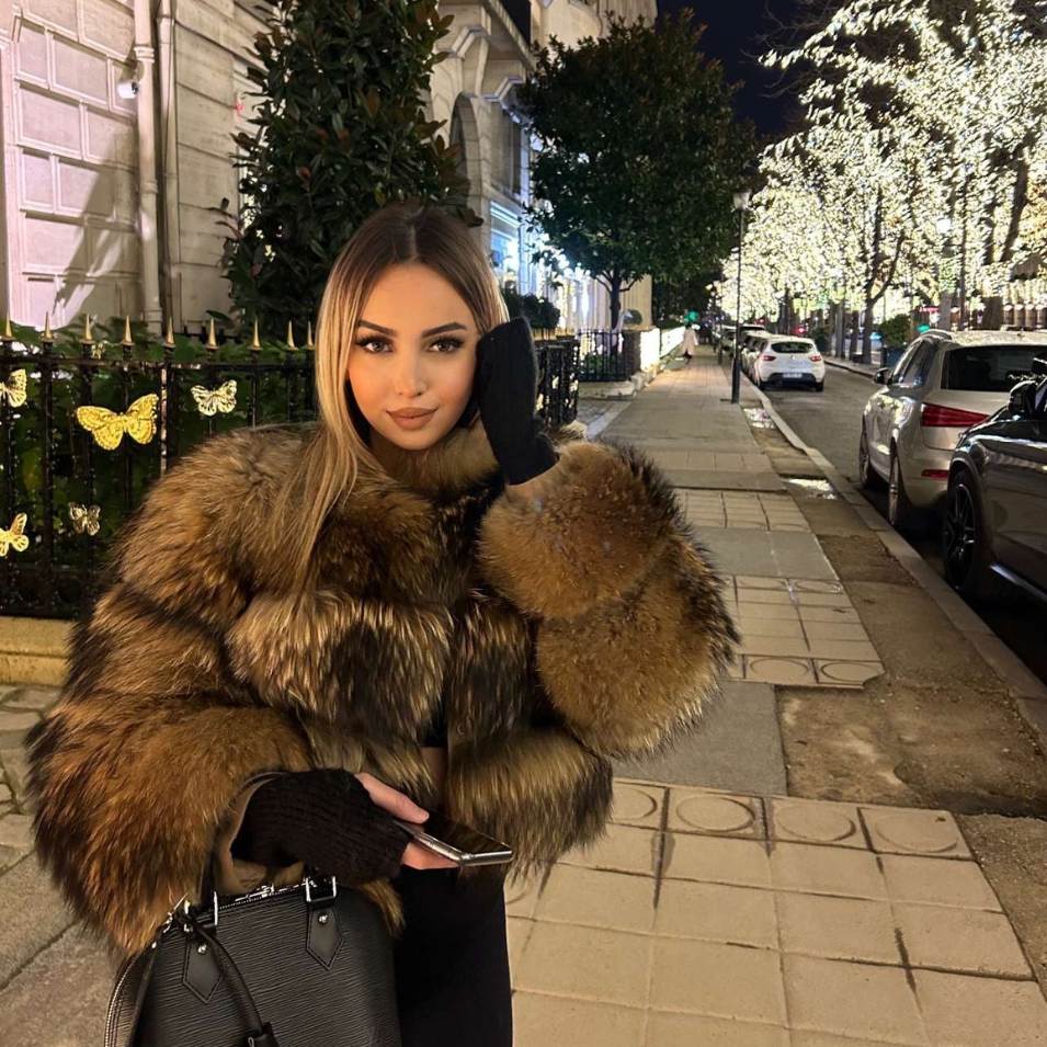 Ladoza Classy Fur - Elegant and Sophisticated Fur Accessory