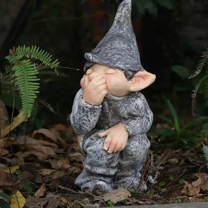 Niobe - Charmante Holz-Zwergfigur für Ihren Garten und Rasenflächen