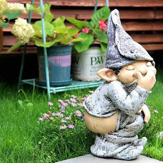 Niobe - Charmante Holz-Zwergfigur für Ihren Garten und Rasenflächen