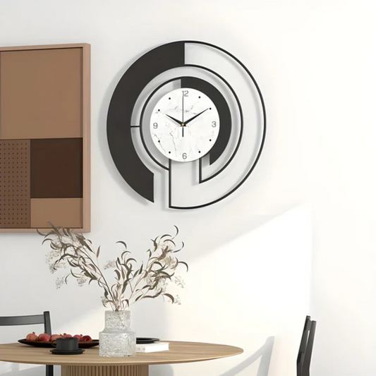 Arc - Elegante und schlanke Wanduhr für ein modernes Interieur
