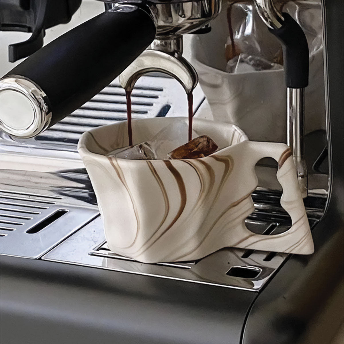 Oval geformte Tasse