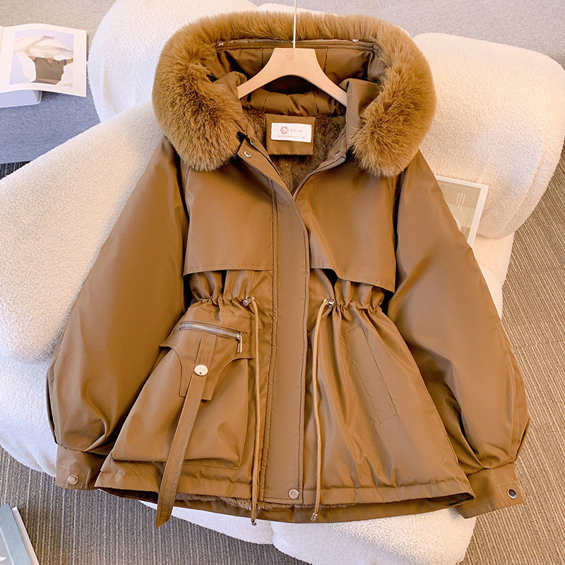 Elegant women's winter coat with faux fur collar – stylish and warm winter outfit