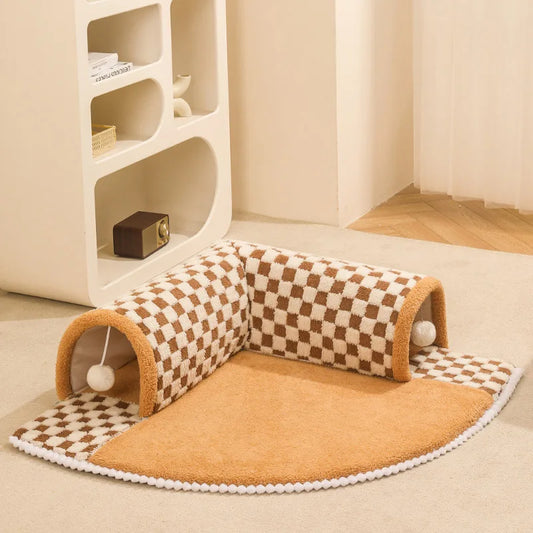 Spieltunnel und luxuriöses Katzenhaus